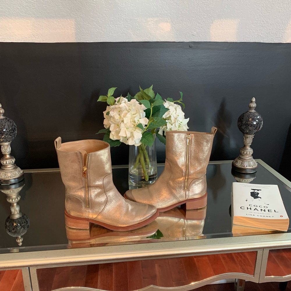 Tory Burch golden boots - Picture 1 of 8